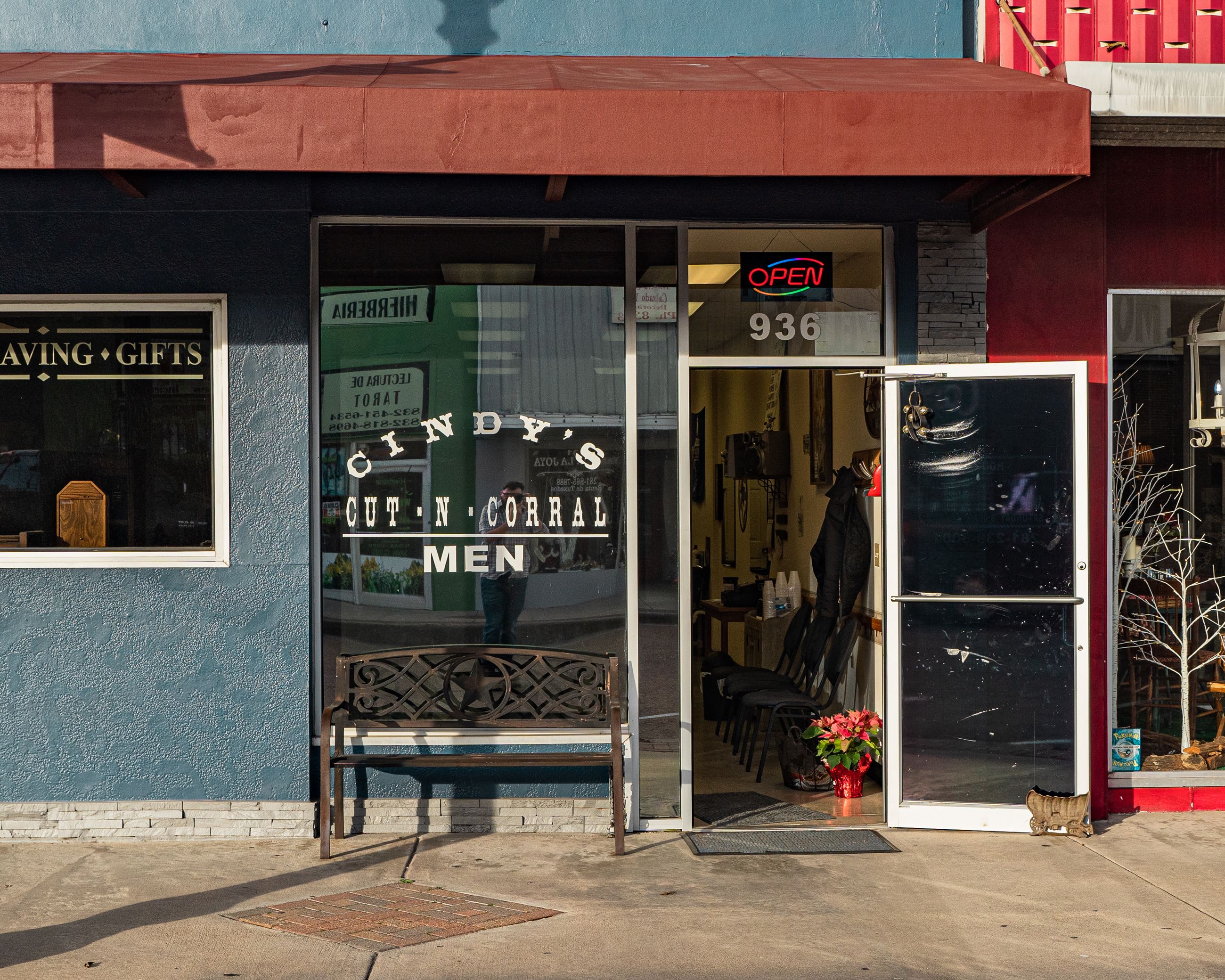 Cindys Cut N Corral (jpg)